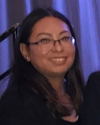 Norma A. Viveros, Gerente de Oficina